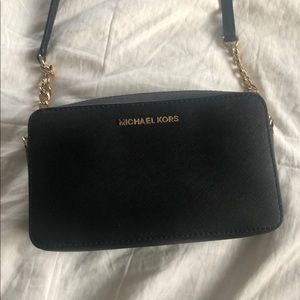 Micheal Kors cross body + Starbucks Giftcard❗️